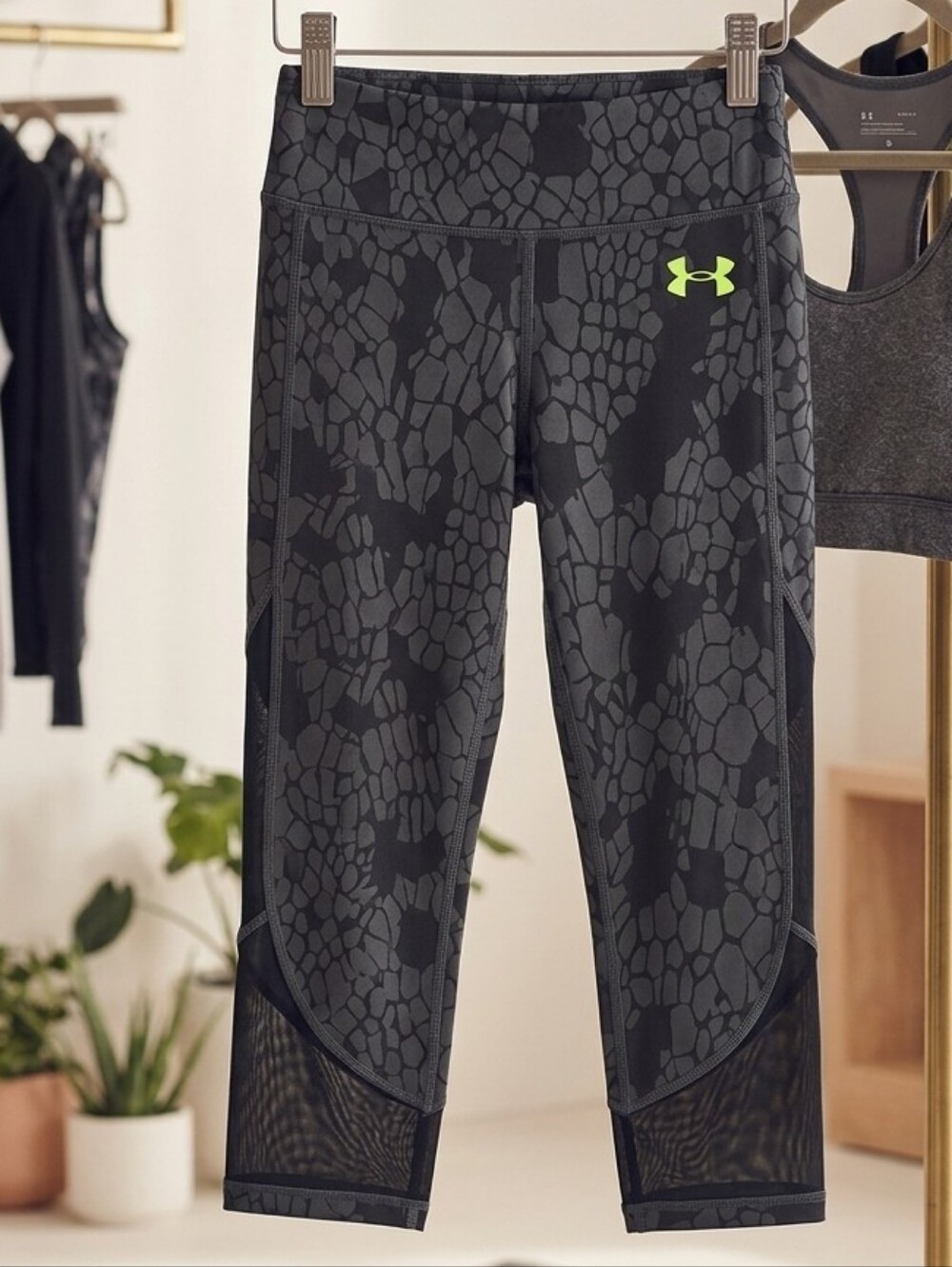 Under Armour XS Black and Gray Leggings